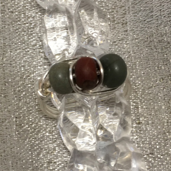 Silver plated wire ring with Jasper beads. - Picture 5 of 6